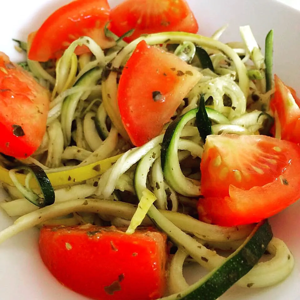 Squash, Zucchini & Tomatoes in pesto & lemon|Curt Chillさん