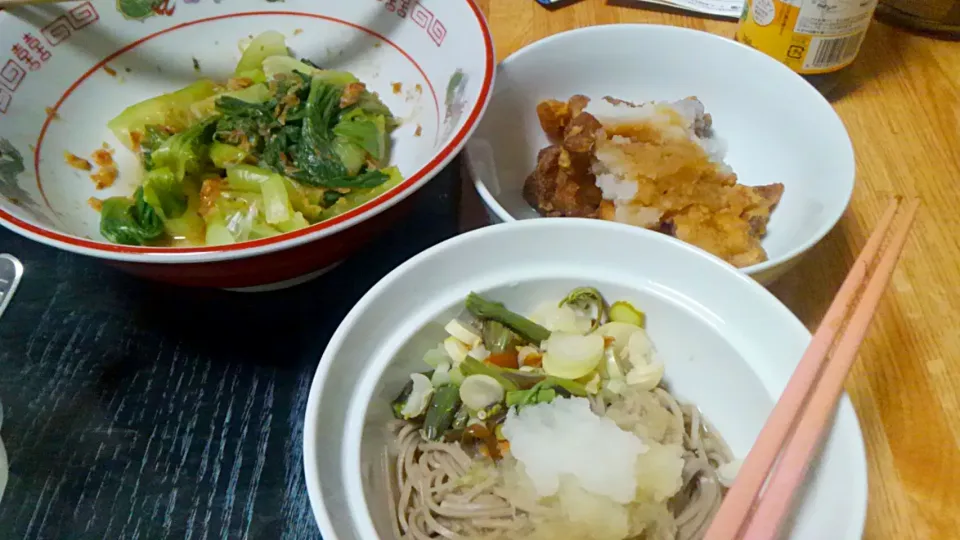 ある日の晩御飯(チンゲンサイの梅肉あえ、ゲンコツザンギのおろしぽん酢がけ、山菜おろしそば)|平野 ゆみこさん