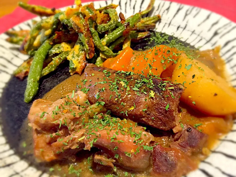 ポットローストとインゲンのガーリックパルメザンオーブン焼き。Slow cooker pot roast and oven baked garlic parmesan green beans.|Sayaka Jinsenji Huletteさん