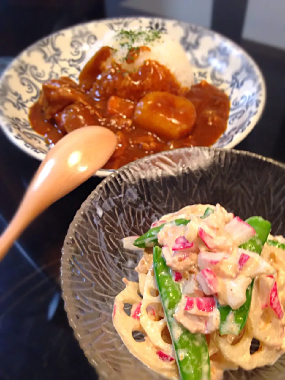 蓮根とラディッシュのツナゴマだれサラダ🌿とカレー🍴|えるさん