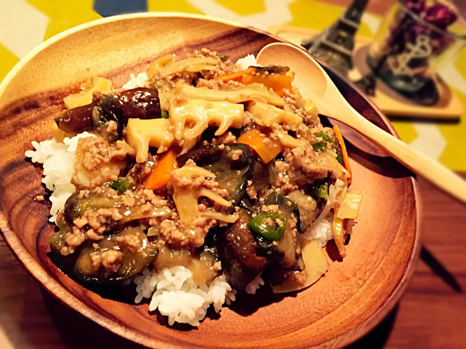 旬なタケノコと茄子や余り野菜とひき肉のあんかけごはん♡|さーちゃんさん