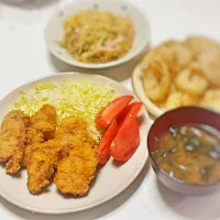 Snapdishの料理写真:5月7日(木)晩御飯♡
ヒレカツ♪
オニオンリング♪
昨日の残り物♪|ぷぅみゃんさん