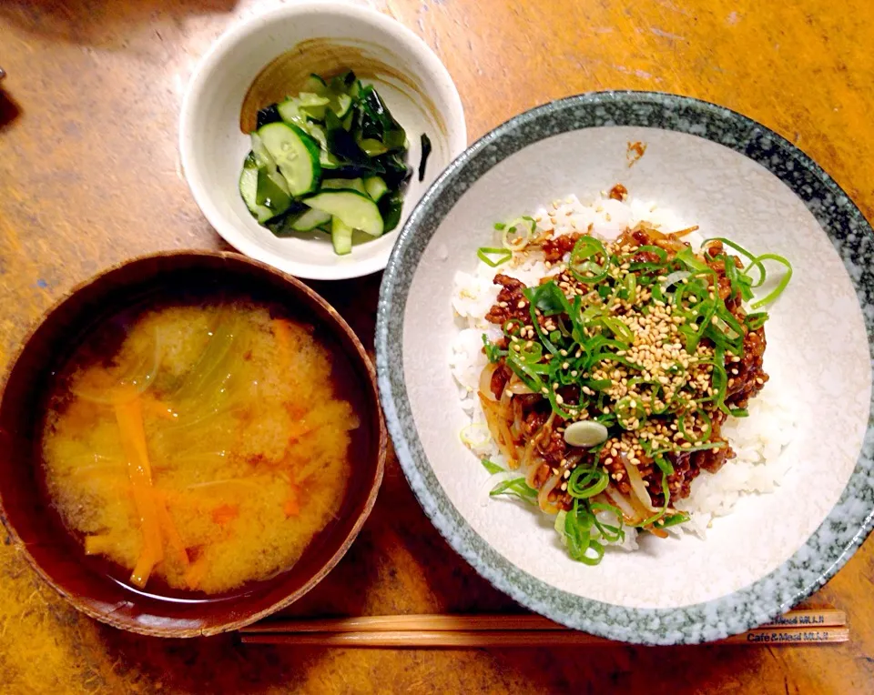 もやしと挽肉の味噌炒め丼|あーさんさん