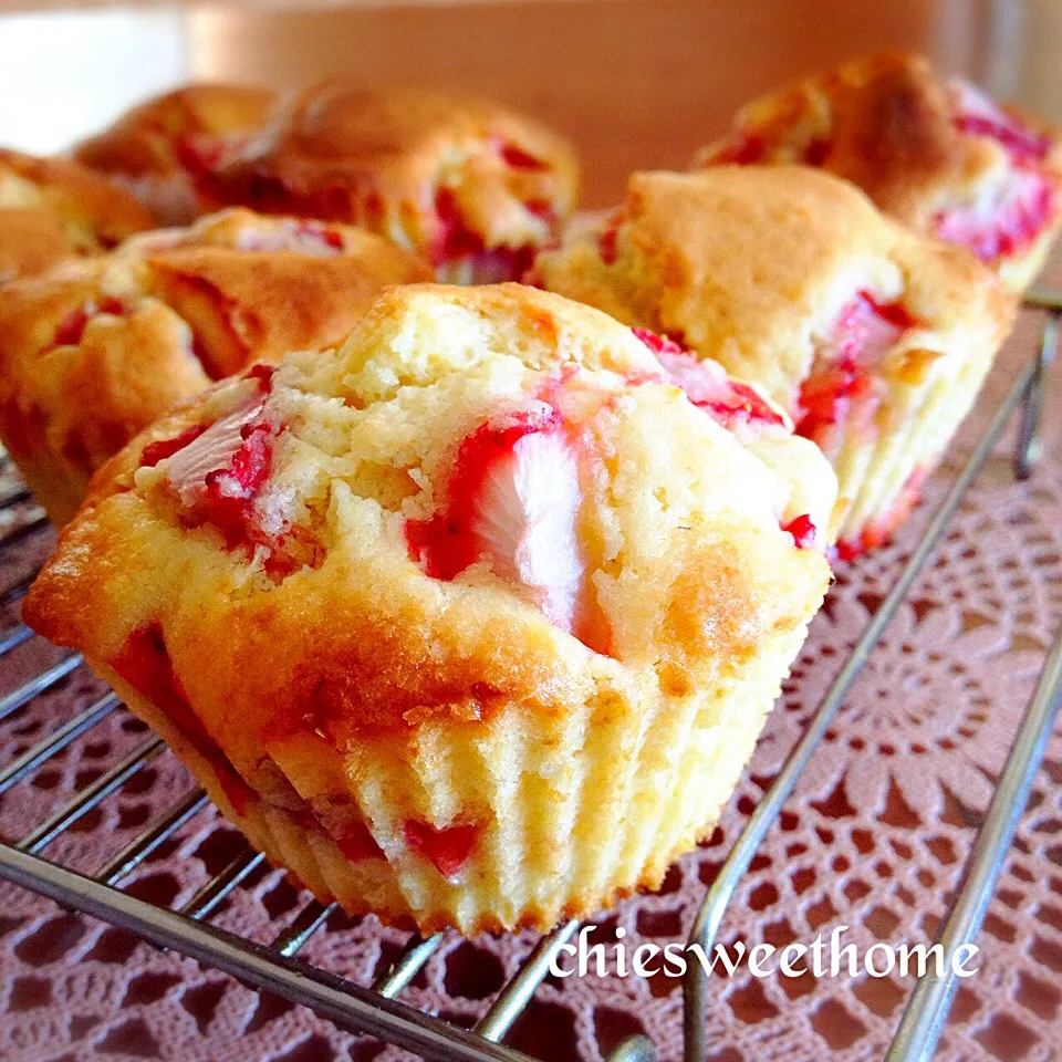 Snapdishの料理写真:リーチさんの料理 フレッシュ苺のミルキーマフィン🍓|chieko ♪さん