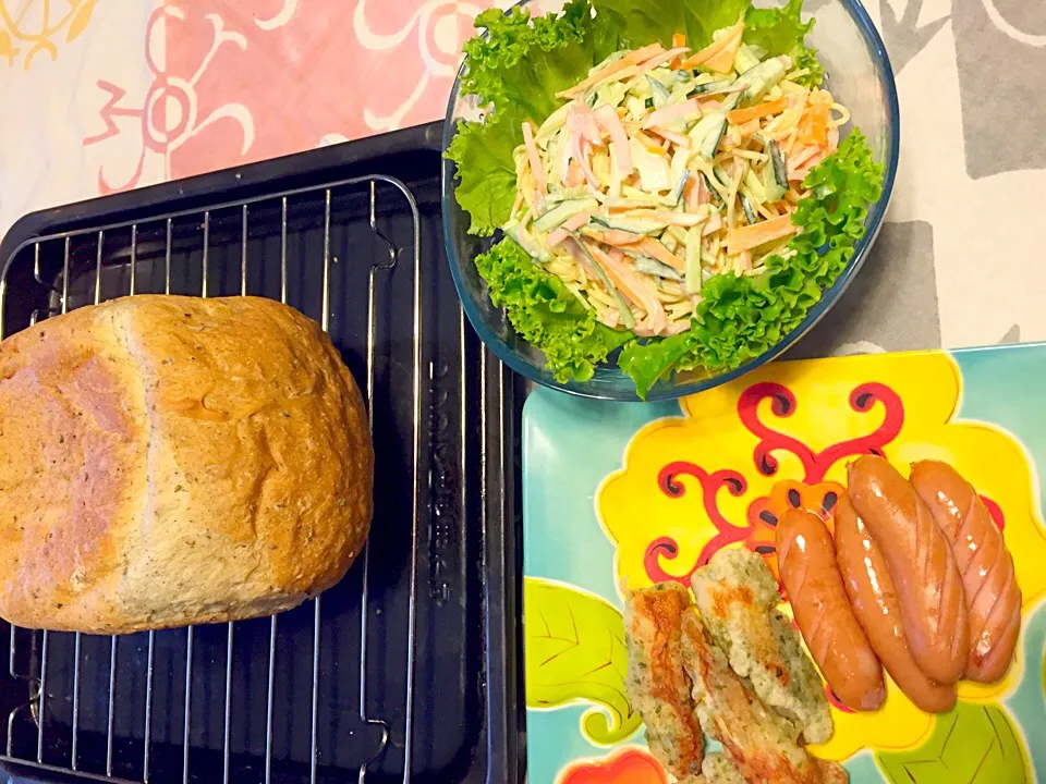 ゴマ食パン♡スパサラ♡シャウエッセン♡竹輪の磯辺揚げで朝ごはん5/8|さくたえさん