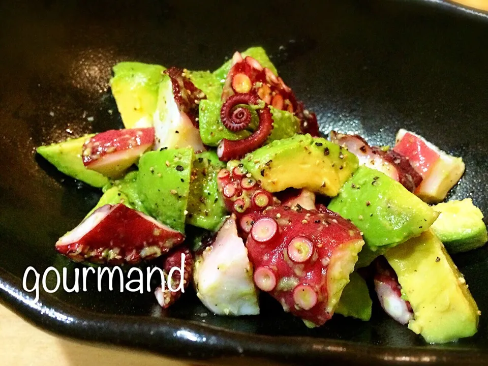 OMさんの料理 The main is delicious olive oil, garlic salad of octopus & avocado/主役は美味しいオリーブオイル、タコとアボカドのガーリックサラダ|プーティさん