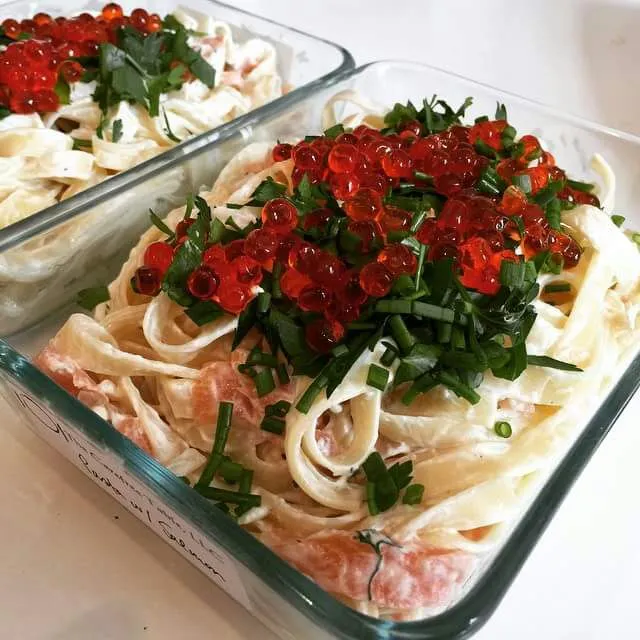 smoked salmon pasta toped with salmon roe|CHUENCHAIさん