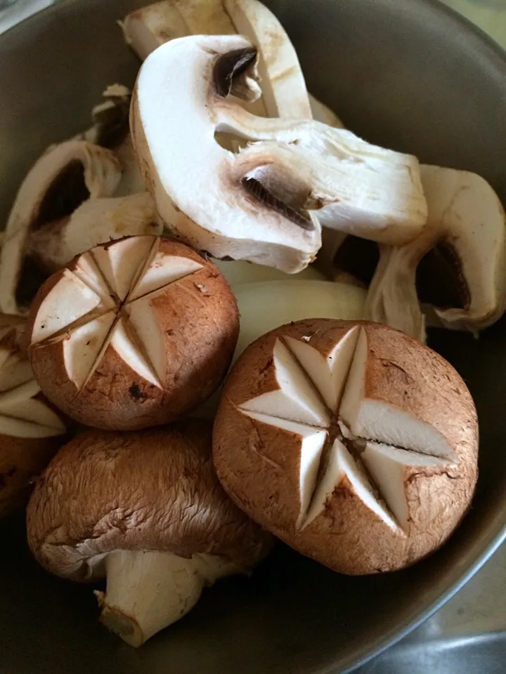 Tonight's dinner... Butter mushroom gravy with hamburger patties!!|Nigelさん