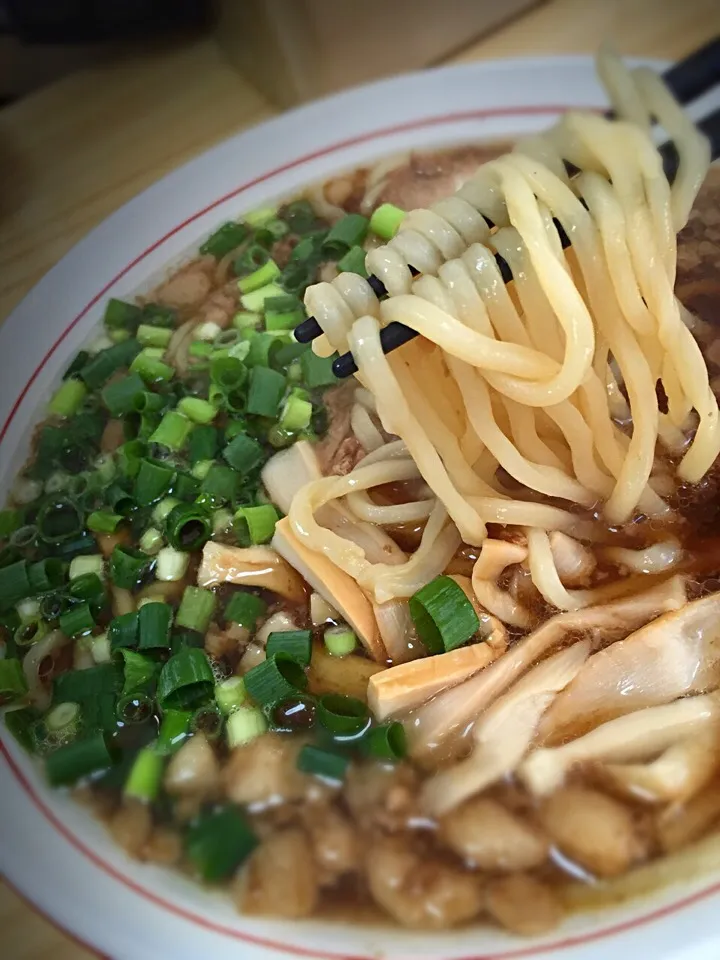 ＠朱鳶ラーメン(新宿御苑)☆久しぶりの昼ラー🍜は尾道ラーメンじゃけん〜！ﾔｯﾀｧ━v(*´>ω<`*)v━ｯ！🎉|TETSU♪😋さん