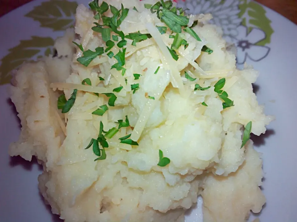 Homemade Mashed Potato topped with Parmesan & fresh chopped Parsley|Shahril Sohorさん