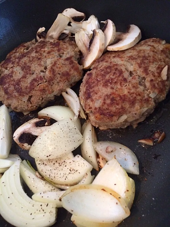 Before.. Hamburger patties with mushroom gravy sauce|Nigelさん