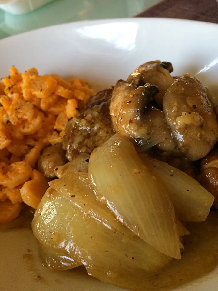 After... Hamburger patties with mushroom gravy and a cheese pasta side!|Nigelさん