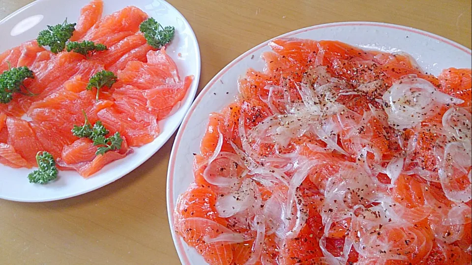 Snapdishの料理写真:じじちゃんが釣った鱒の刺身とカルパッチョー♪|Sayakaさん