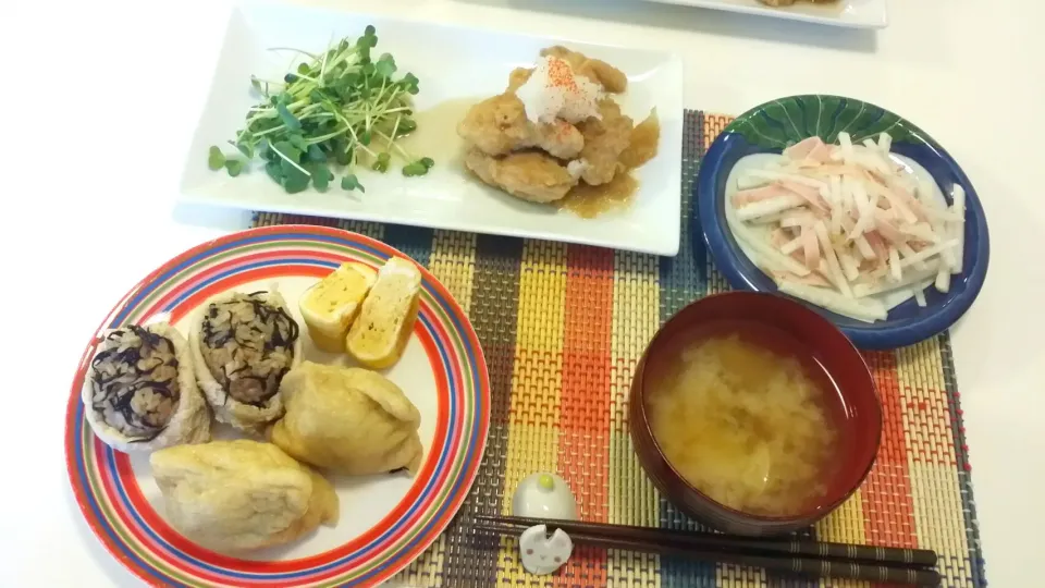 Snapdishの料理写真:今日の夕食  チキンカツのみぞれ煮、大根サラダ、だし巻き玉子、いなり寿司、じゃがいもの味噌汁|pinknari🐰🌈さん