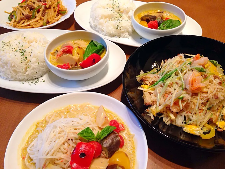 お夕飯は、グリーンカレーとありものでパッタイと青椒牛肉絲で簡単に(*^^*)|まめりんさん