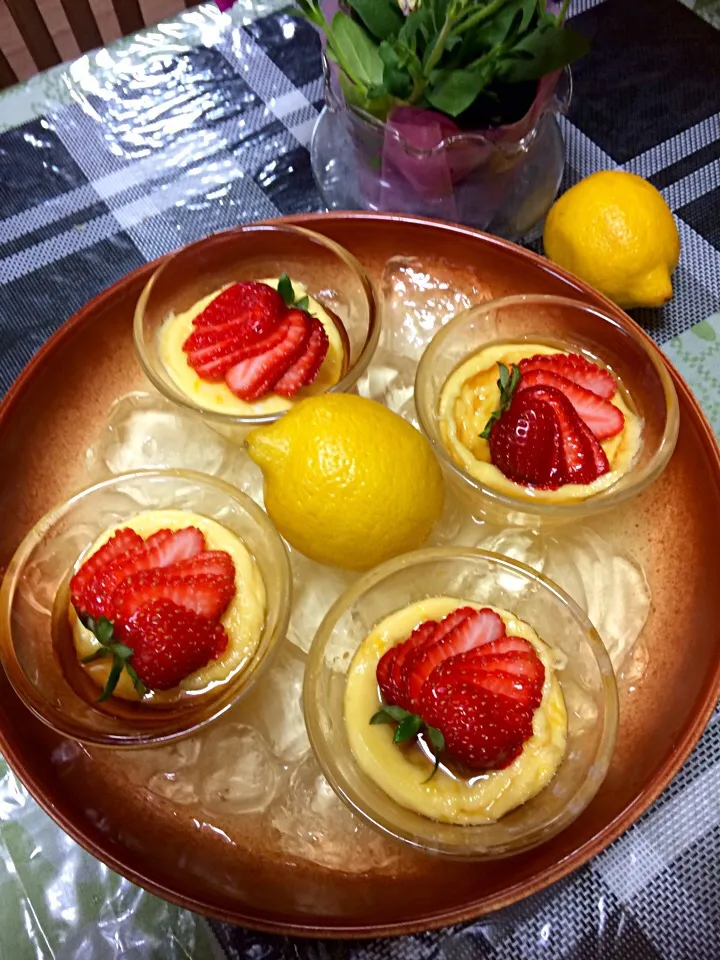 Lemon custard cake with strawberry topping for dessert 😋😋😋😋😋|Babyluv Cabrera Ocampoさん