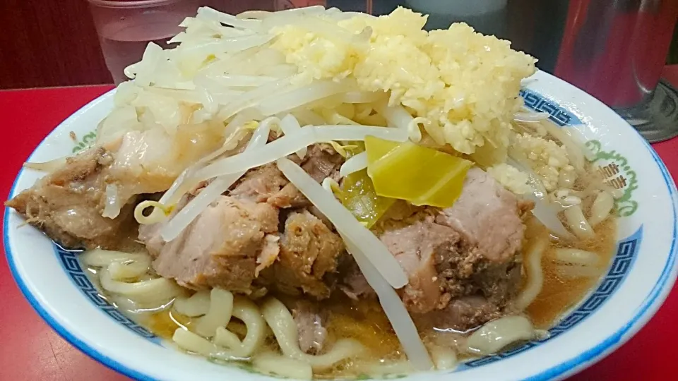 Snapdishの料理写真:二郎目黒店の小豚ラーメン+ヤサイ+ニンニク ＠目黒|大脇さん