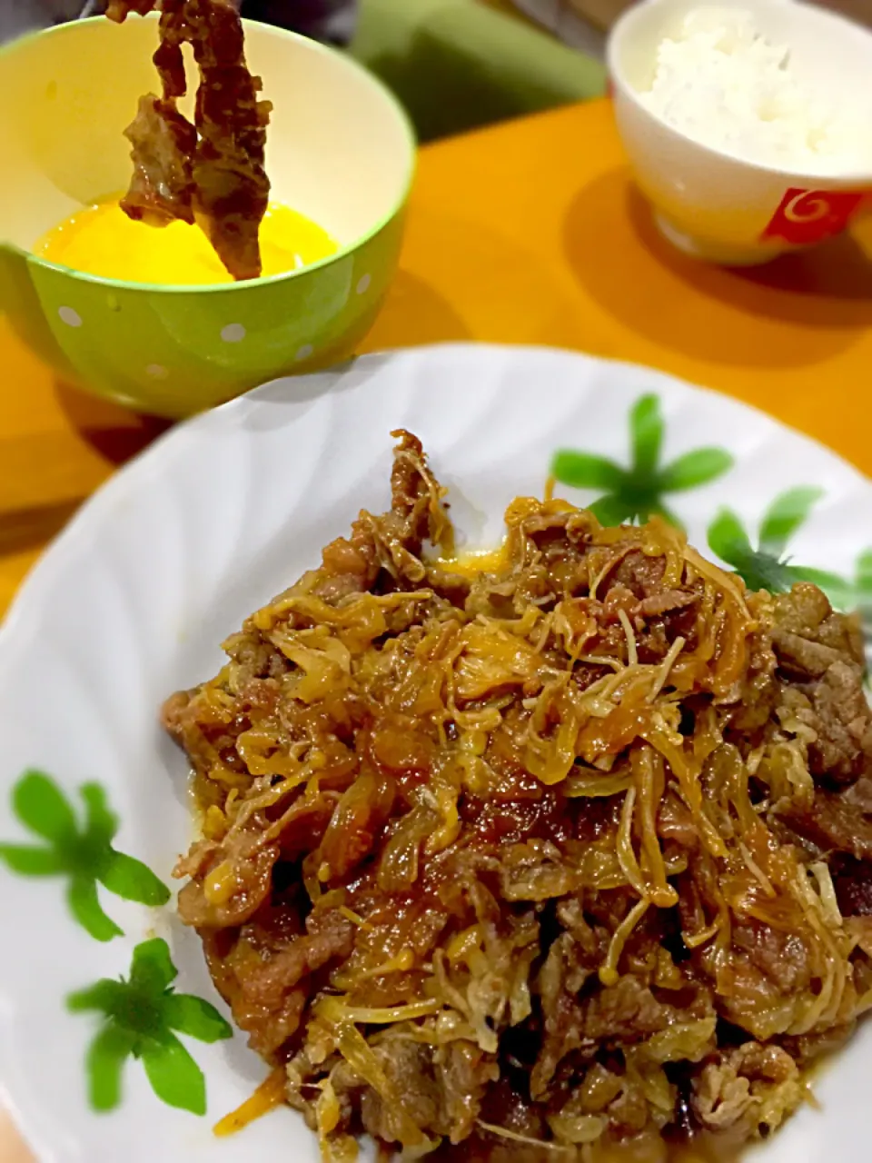 牛すき焼き風煮  (タマネギ、榎茸)  溶き卵につけて😋|ch＊K*∀o(^^*)♪さん