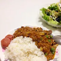 Snapdishの料理写真:今夜もキーマカレーアンド何故か梅干し（≧∇≦）|inday Gonzalesさん