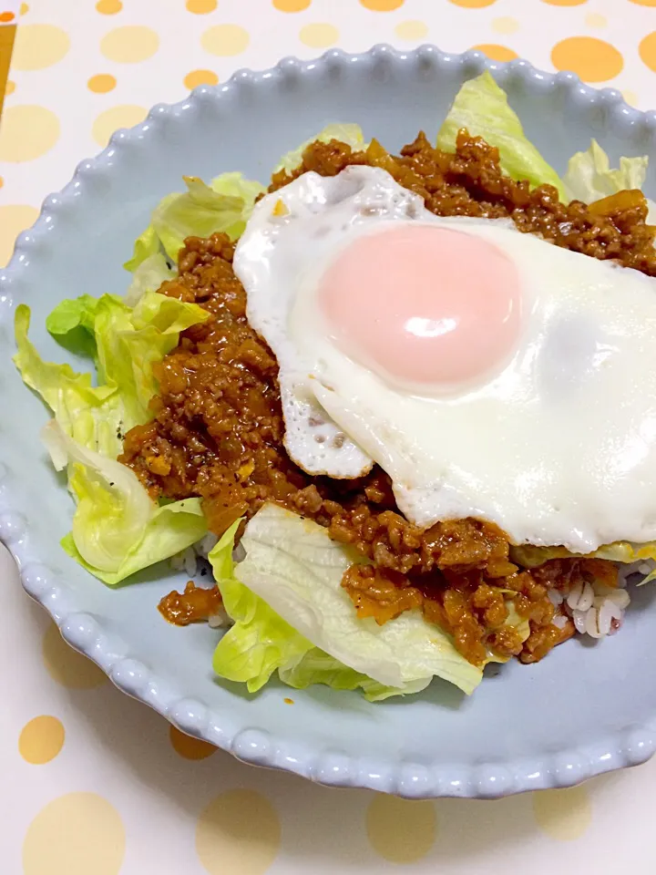 ５分でハンバーグ丼😊合挽き肉と玉ねぎ炒め✨|ブー吉さん