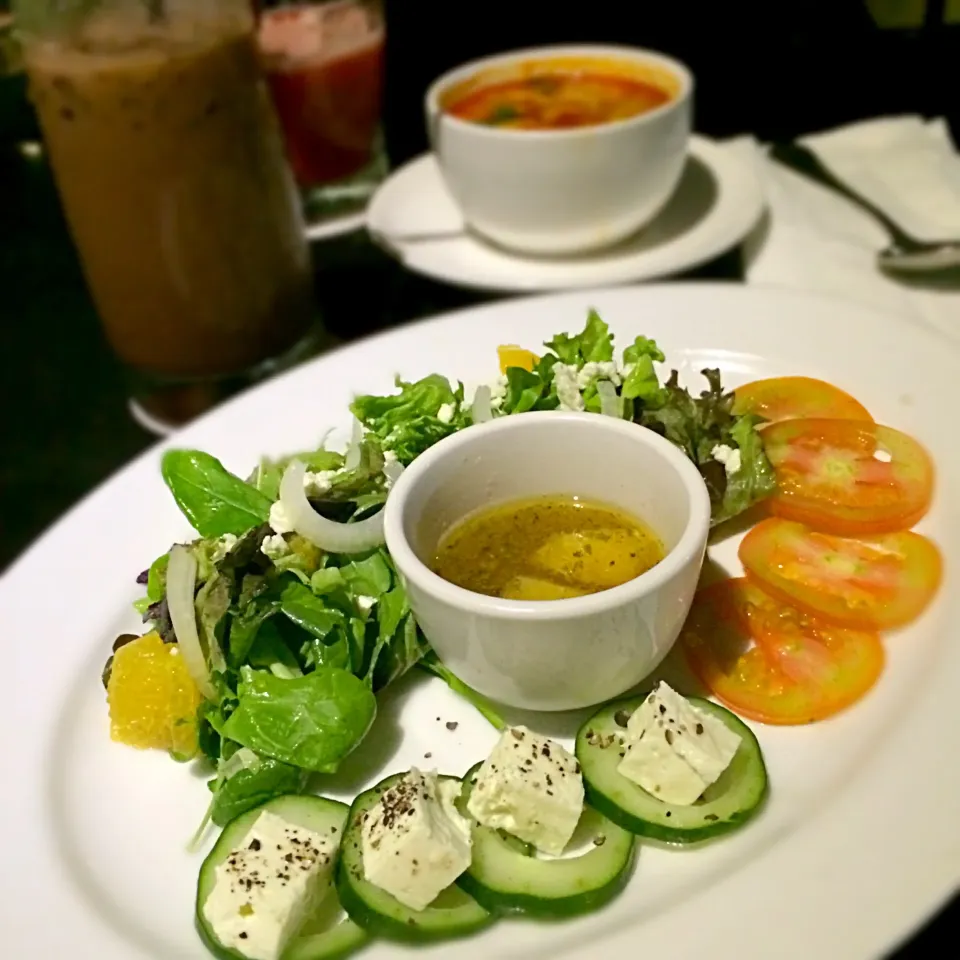 Snapdishの料理写真:Salad at Segarra Beach Club|Ukie Indonesiaさん