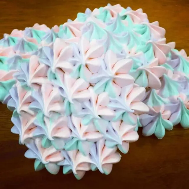 Meringue hydrangea flower cookies|CHUENCHAIさん