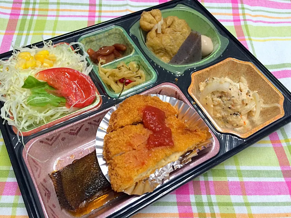 Snapdishの料理写真:お任せメニュー 日替わり弁当 豊川市宅配|Naokazu Kuritaさん