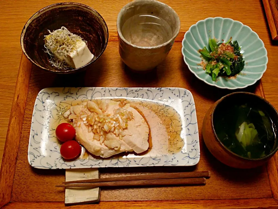 Snapdishの料理写真:茹で鶏、小松菜お浸し、じゃこ亜麻仁油冷奴、ネギスープ|lotusさん