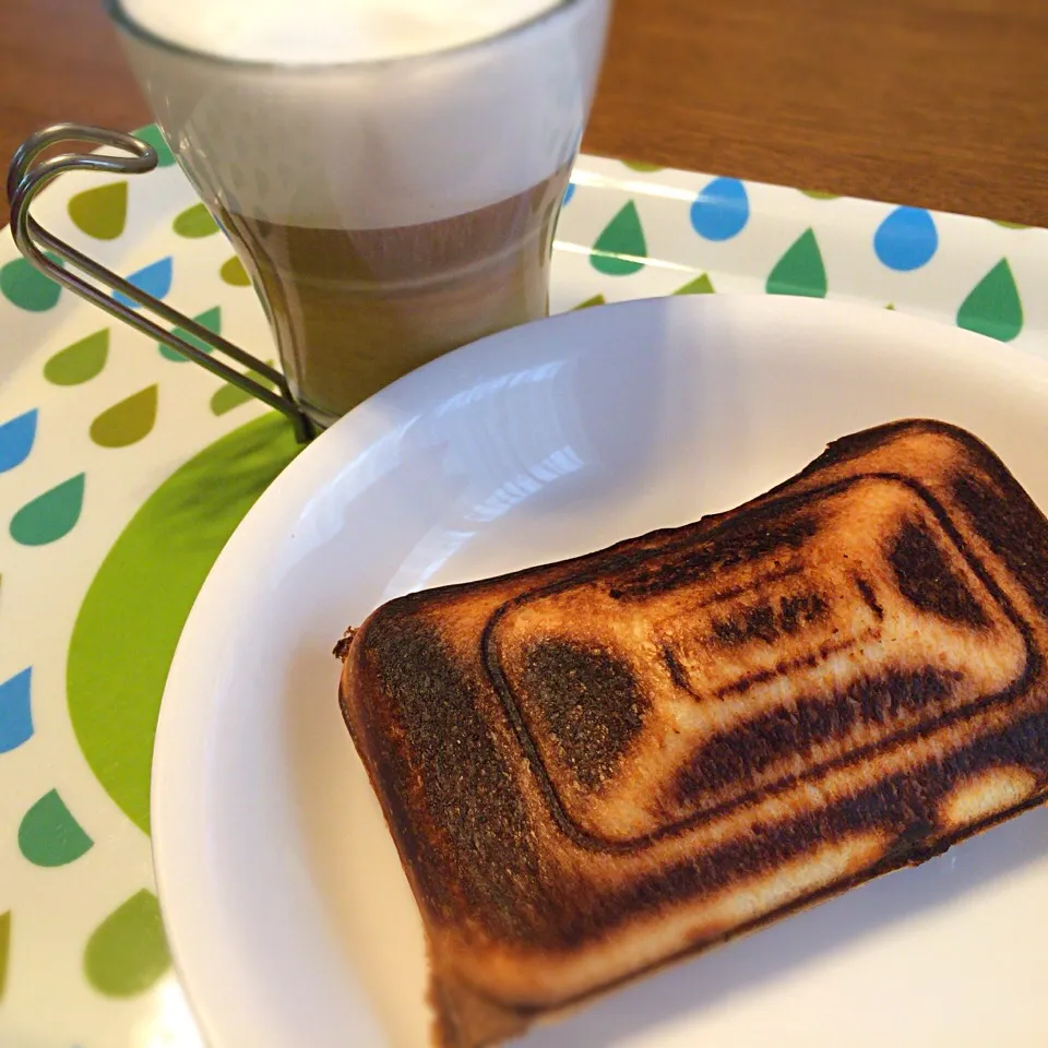 ハムチーズホットサンド カフェラテ|さるさん