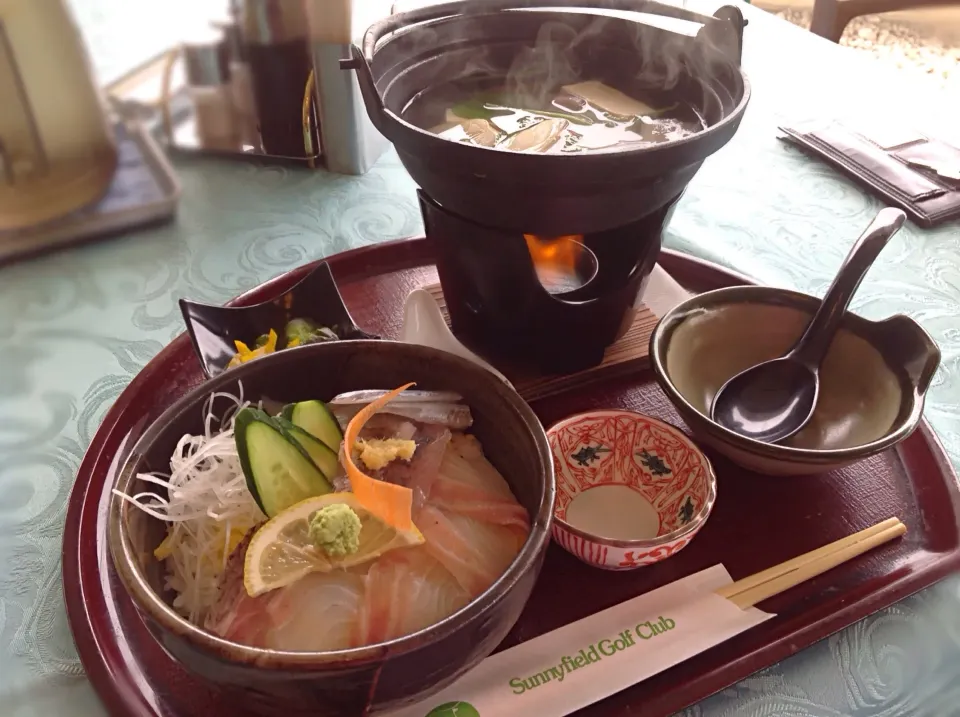 ゴルフ場飯⛳️😋「季節の野菜鍋＆海鮮丼」|アライさんさん