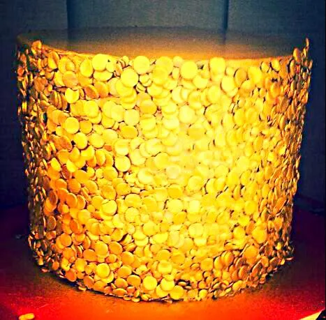 Gold Sequin Wedding Cake|Sarah Swirl McDonaldさん