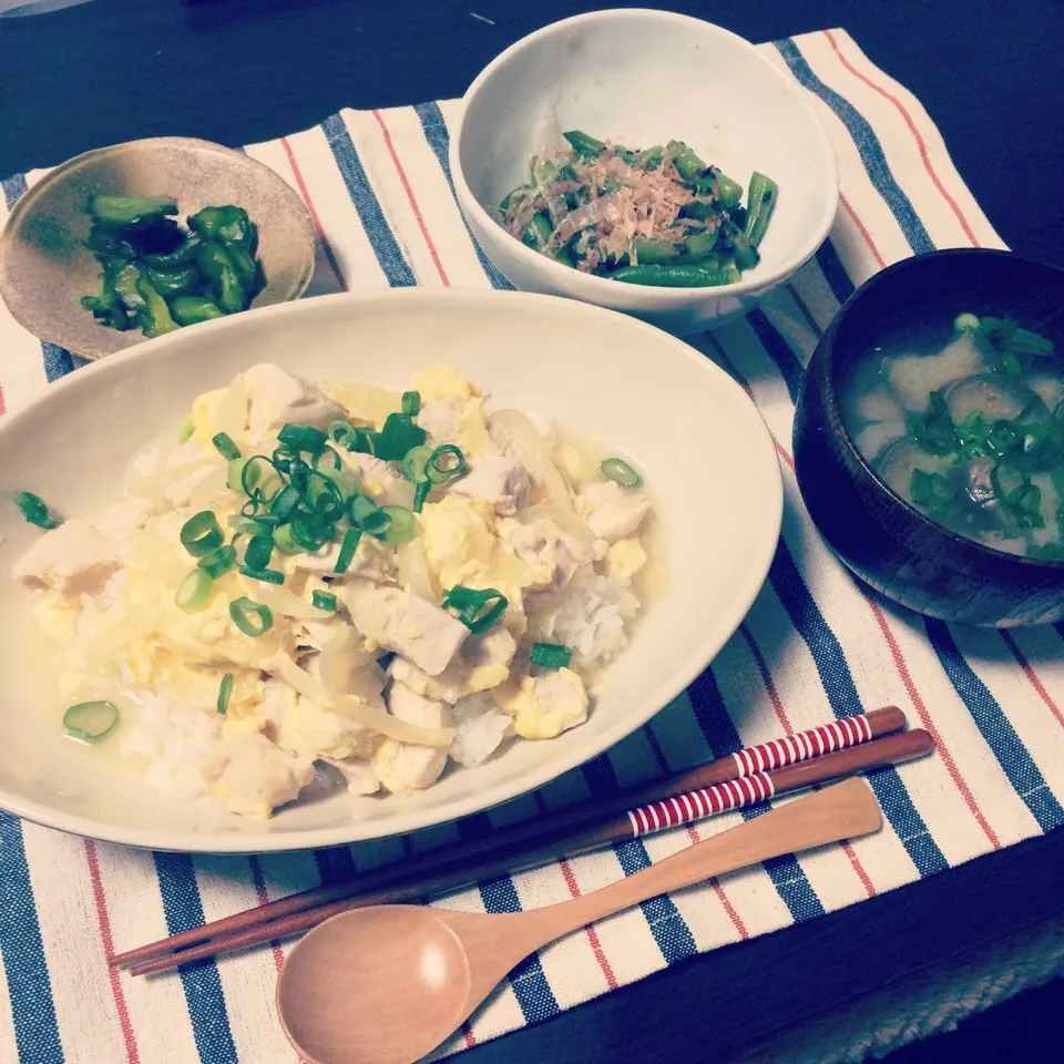 Snapdishの料理写真:♡いつかの夜ご飯♡  ☺︎親子丼  ☺︎いんげんのおかか和え  ☺︎茄子のお味噌汁|Naaさん