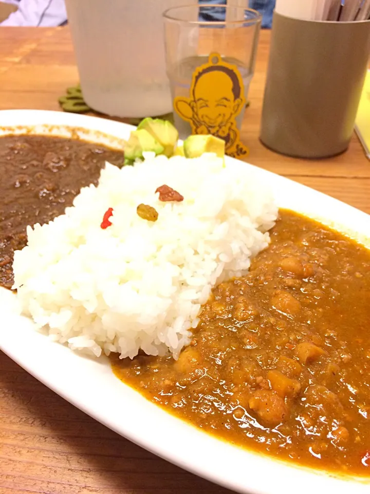 カモガワラボのマイルドカレーとパキスタンカレーのハーフ＆ハーフ|大阪カレー部長さん