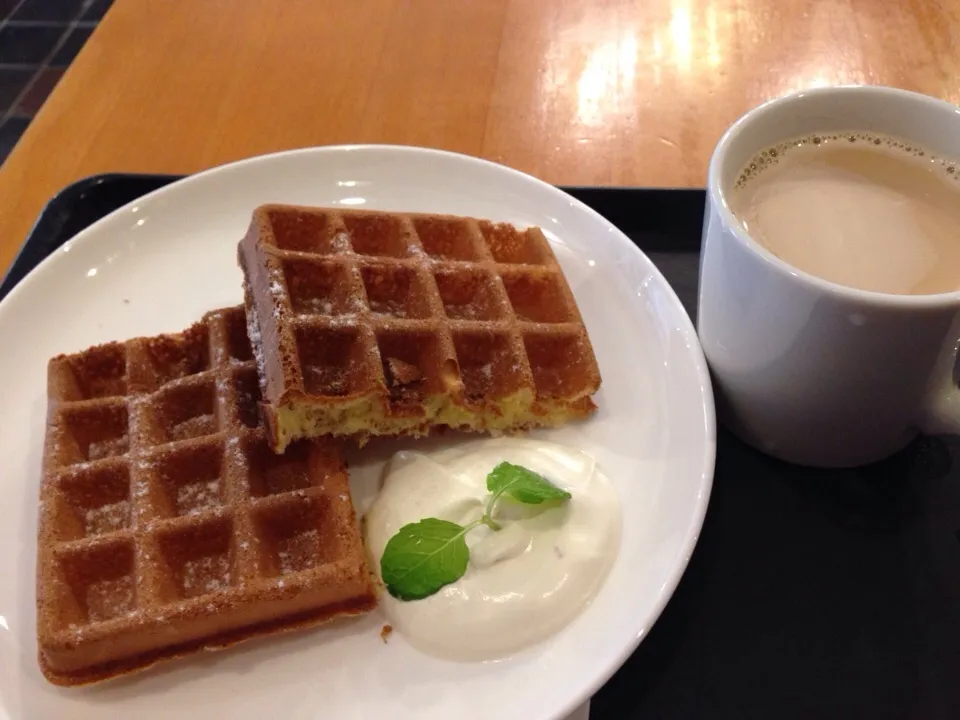 OＮSＡYAのワッフルとカフェオレ|junkoさん