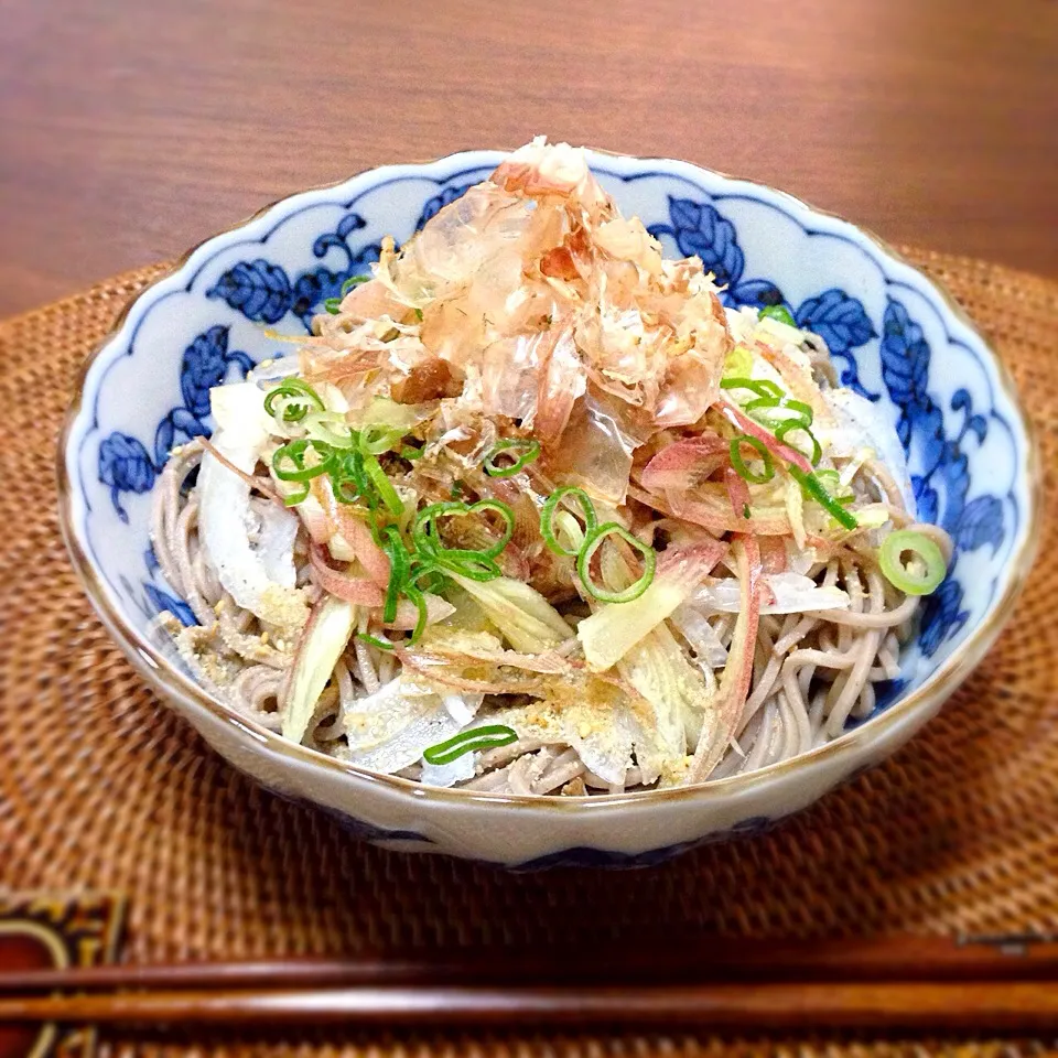 土佐の花鰹たっぷり！納豆ミョウガ新玉のぶっかけ蕎麦( ´ ▽ ` )ﾉ|nao子さん