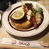 Snapdishの料理写真:ロールステーキと有頭エビフライ|そらまめさん