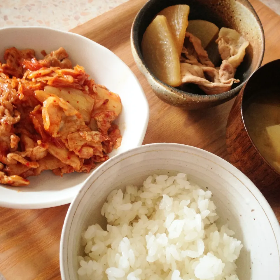 昼ごはん 豚キムチ 豚肉と大根の煮物|はやしさん