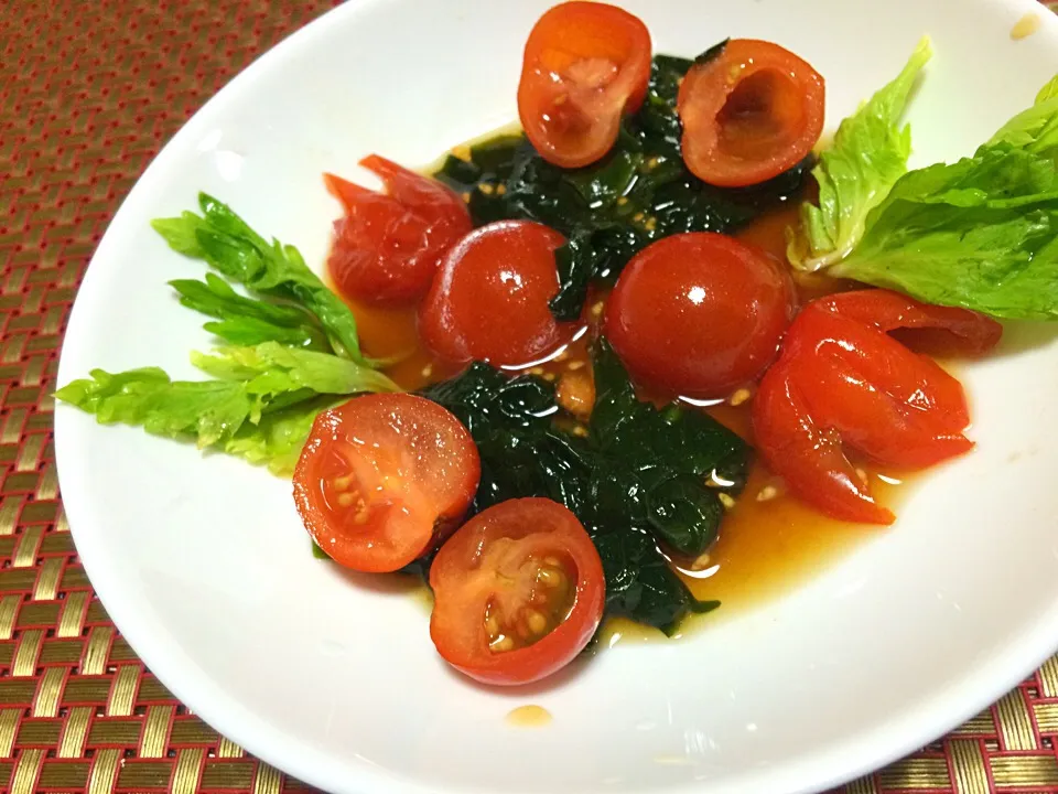 山本真希さんの料理 わかめとトマトのサラダ🍅 バァバに「ほおずき⁉️」と言われた（−＿−；）ポニョだってばぁ|佐野未起さん