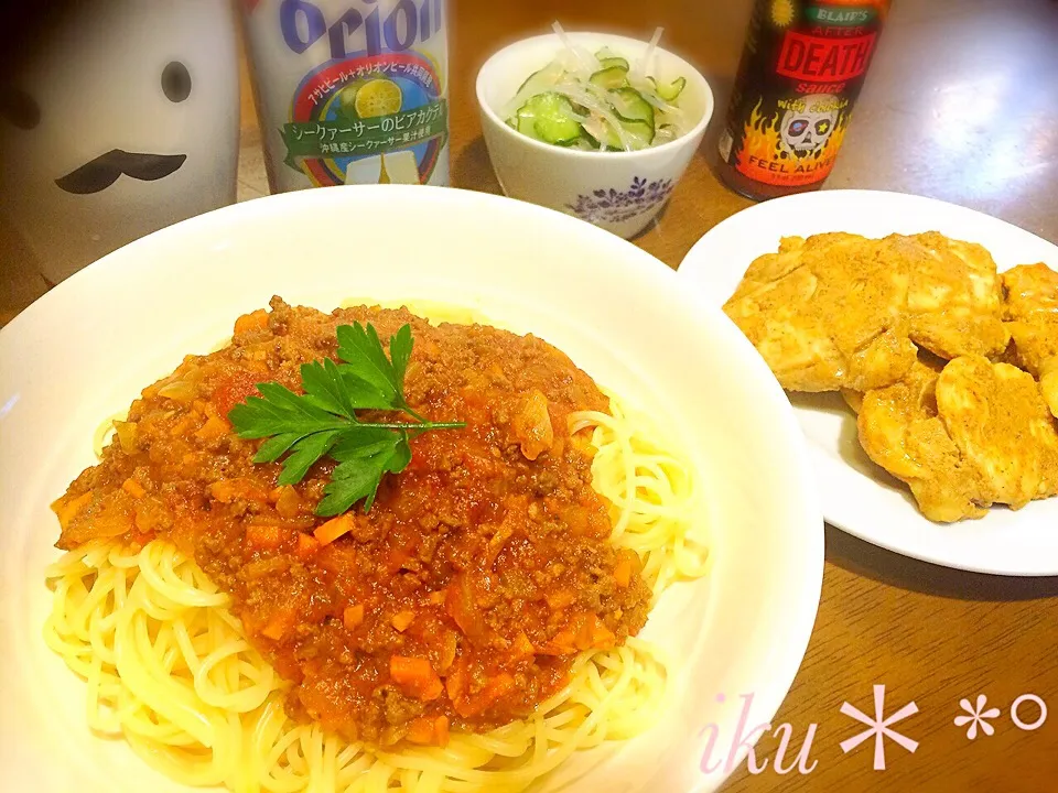 TETSU♪😋さんの料理 🎉Merry Christmas!🎉 オヤジ特製の家族みんな大好き♡ミートソーススパゲッティー♬ 昨晩から仕込んだプロ級ソースだよ😄タンドリーチキン、春雨サラダ〜☆|いく❤️さん