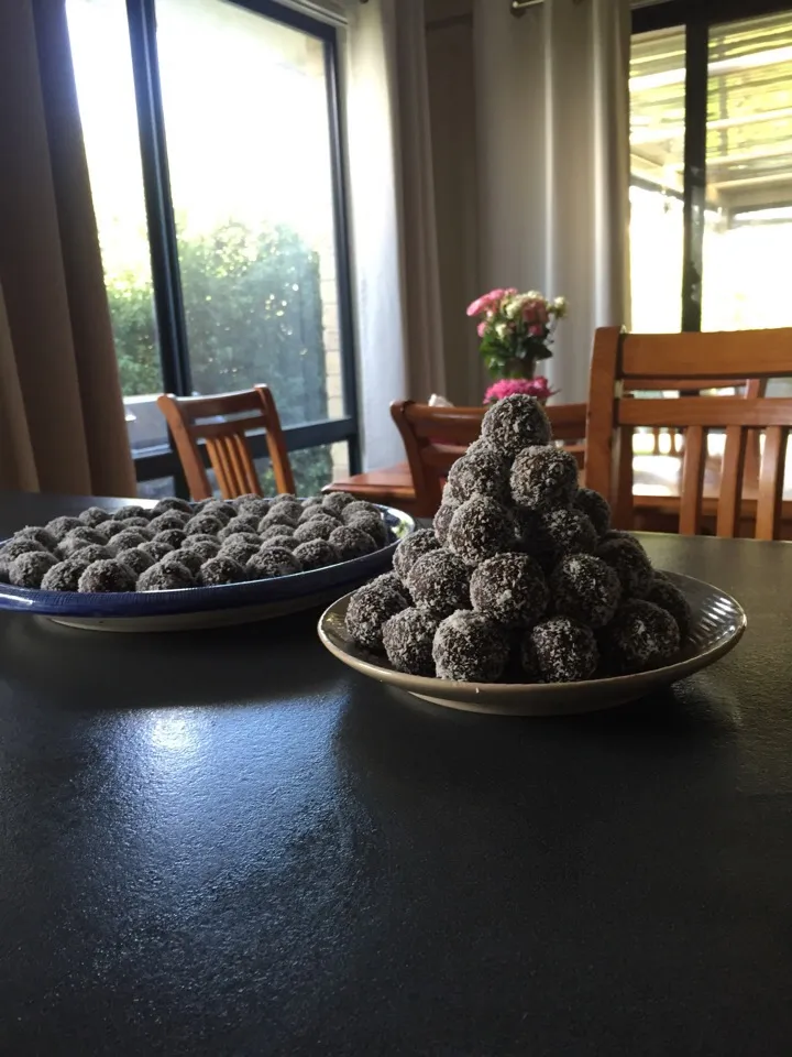 Dates and almonds balls|Nittaya Sichabal-Braunさん