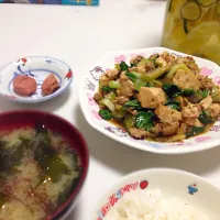 チンゲン菜と豆腐の豆豉炒め。フィリピンの家庭料理。アンドワカメと布海苔（⁉︎）の味噌汁|inday Gonzalesさん