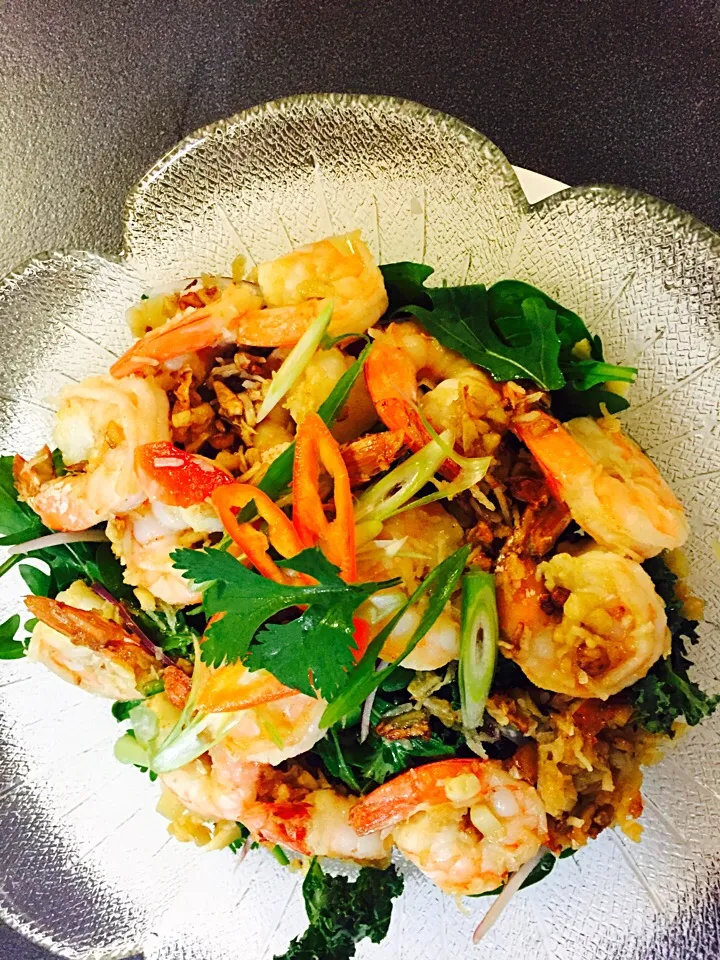 Garlic prawns and kale salad|Nittaya Sichabal-Braunさん