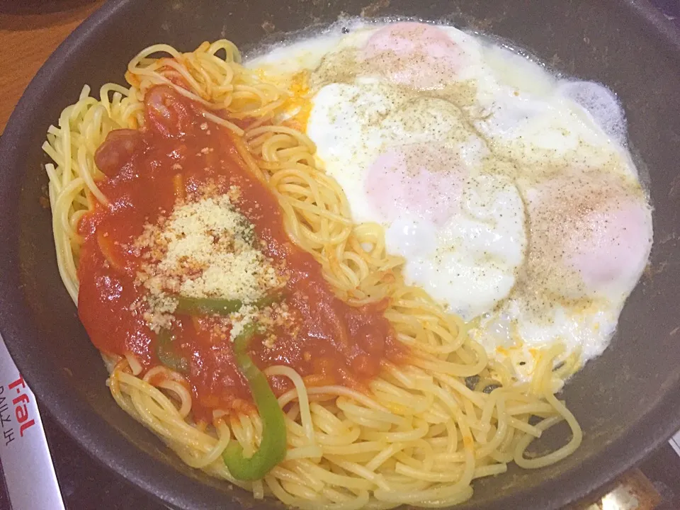 フライパンもんじゃ焼きの後は、冷凍食品のナポリタンw|みほままこさん