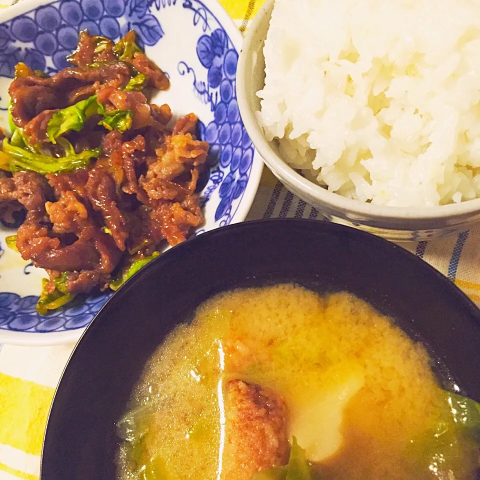 残りもののお味噌に牛肉とキャベツと玉ねぎの焼肉のタレ炒め♬|satoko❤︎さん