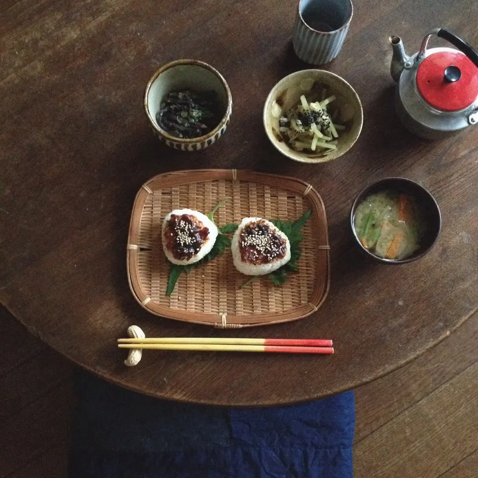 “ 摘んだ蕗と蕨で ”|おたんこ食堂  d□~°さん