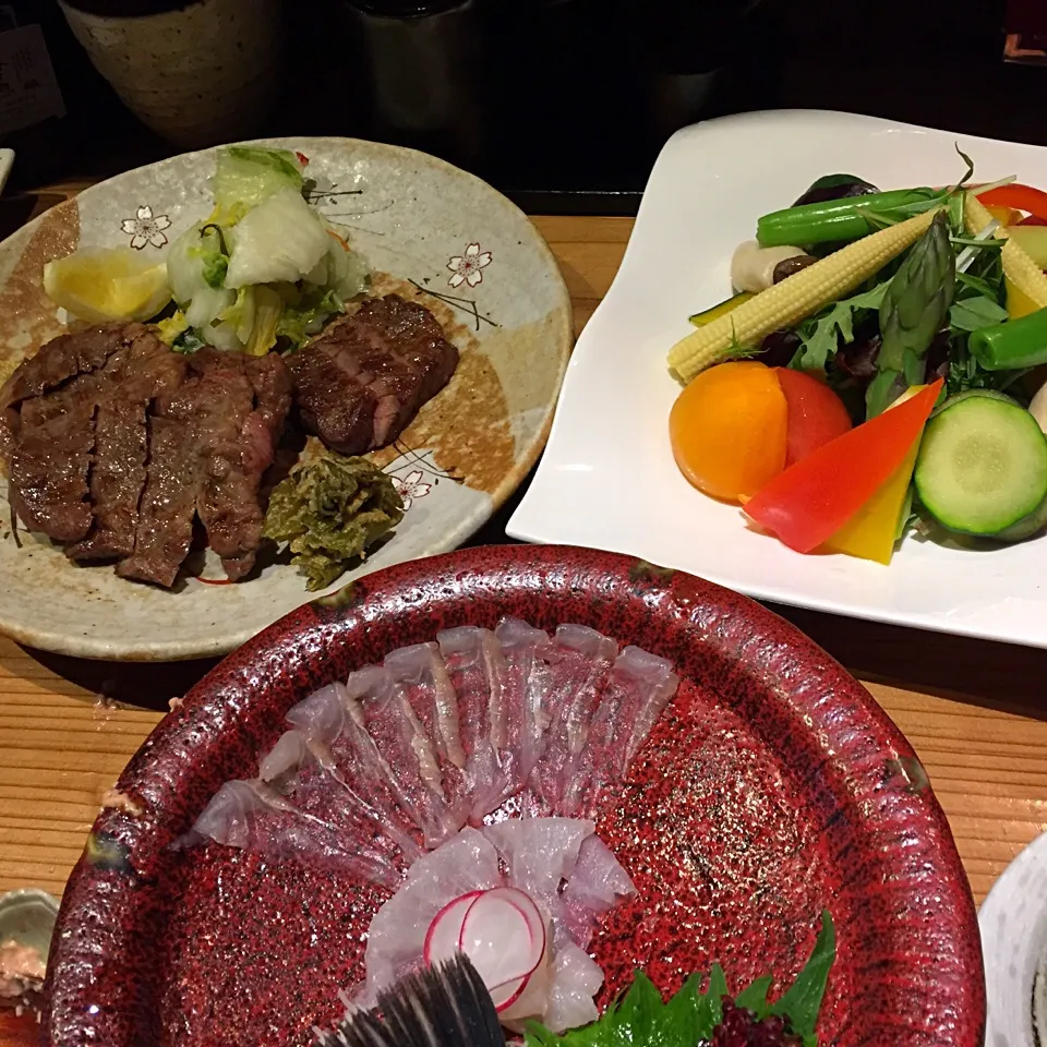 Snapdishの料理写真:牛タンステーキ、カワハギ、サラダ@金市朗|純さん