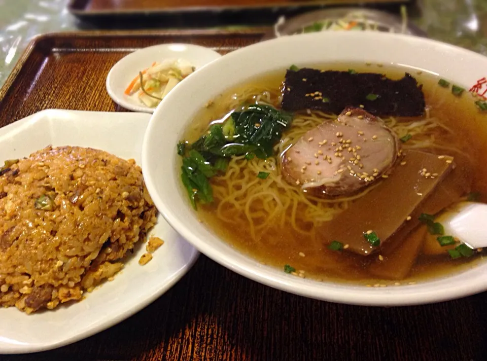 昼ごはん 中華そばセット ケチャップ炒飯美味しʕ•̫͡•ʔ♡*:.✧|ぽんたさん