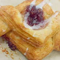 Snapdishの料理写真:Danish with pastry cream and raspberry filling|Sierra Perezさん