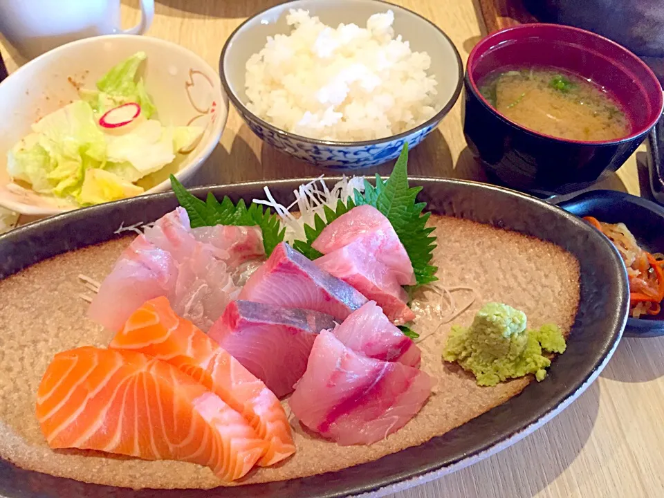 Assorted sashimi set|Sky Blueさん