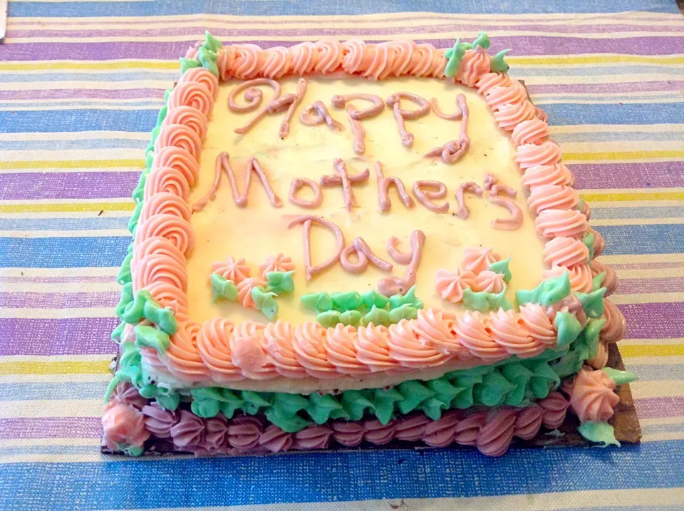 Mother's Day cake|John Baker Greskiewiczさん